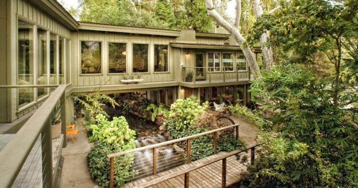 Casas de ensueño: una mansión orgánica con río incluido