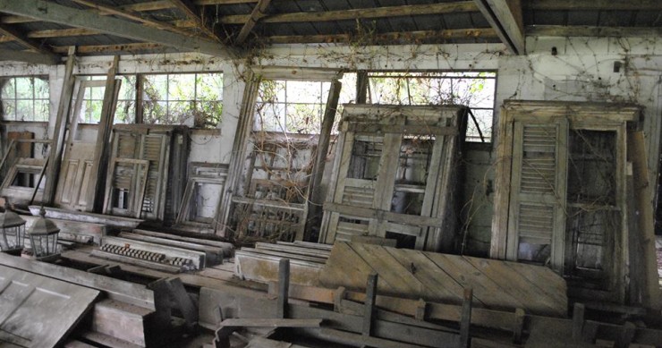 ‘lo que el viento se llevó’... y hollywood olvidó: los restos de la mansión de escarlata o'hara, abandonados en un granero