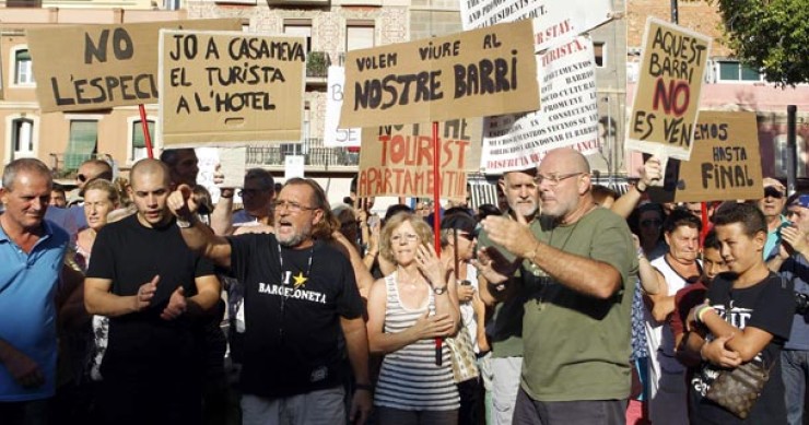 Inspecciones puerta a puerta en los pisos turísticos de Barcelona, ¿Lucha contra el alquiler ilegal o acoso?