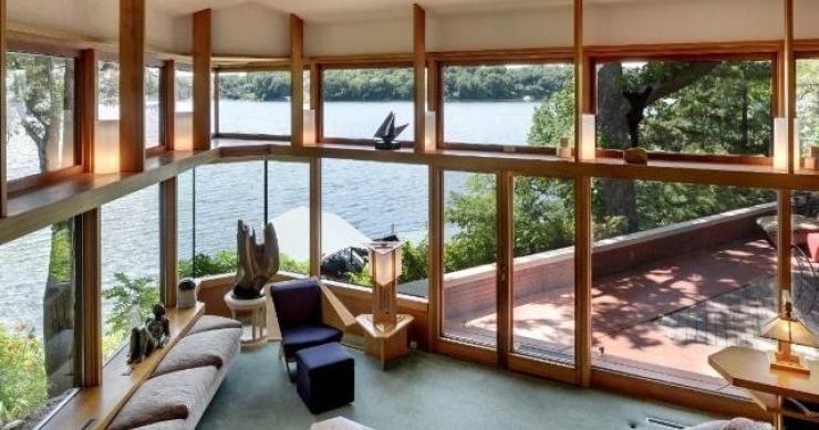 Casas de ensueño: una de las joyas de frank lloyd wright con vistas a un lago 