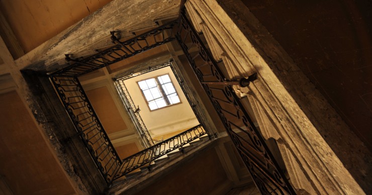 Dónde, cómo y cuánto cuesta instalar un ascensor en las comunidades en las que no hay hueco en la escalera