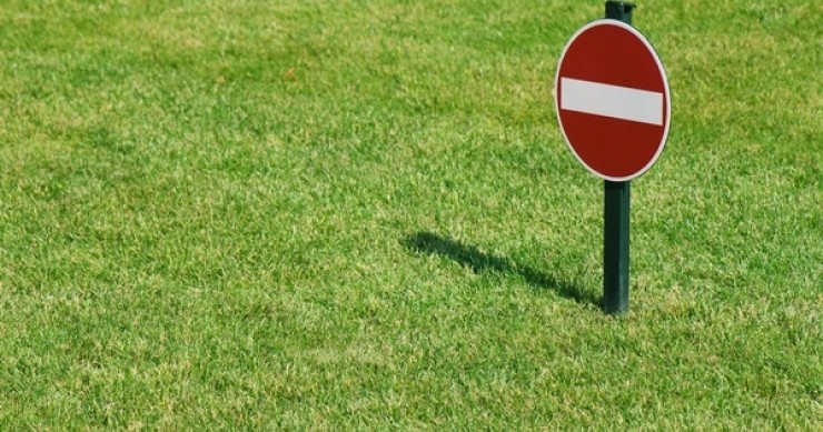 El juez puede prohibir la venta extrajudicial de la vivienda habitual ante notario