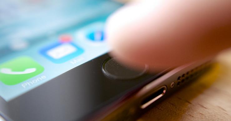 Tu dedo, el móvil, el flash de tu cámara... ¿Qué llave mantendrá a los ladrones lejos de tu hogar inteligente? 