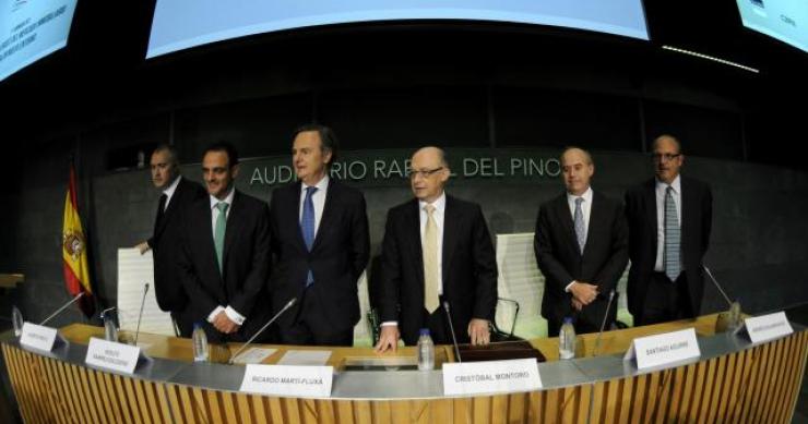 en el centro cristóbal montoro y a su lado ricardo martí-fluxá, presidente de aci “El sector inmobiliario debe aprovechar su recuperación para regenerarse”, según ACI