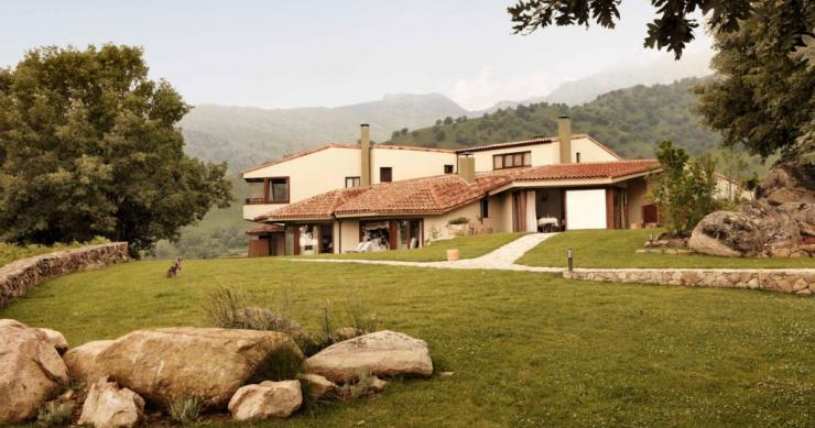Hoteles con encanto: un alojamiento de infarto a 800 m de altura y rodeado de la maravillosa naturaleza de Gredos (Ávila)