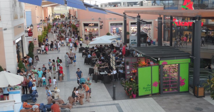 El fondo de pensiones de Alaska irrumpe en España apostando por centros comerciales