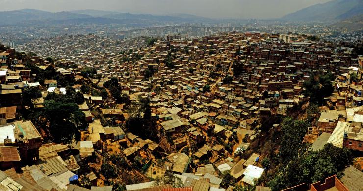 Bienvenidos al barrio más grande, hacinado y peligroso de América Latina (fotos)