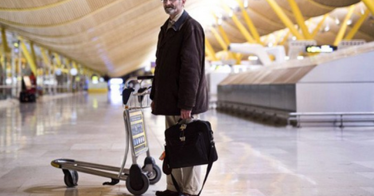 ‘la terminal’: una treintena de personas sin hogar vive en la t4 de barajas