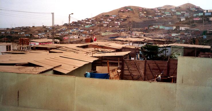 De asentamiento de chabolas a barrio con colegio privado, centro comercial y cirujano plástico: así son los ‘Pueblos jóvenes’ de Perú