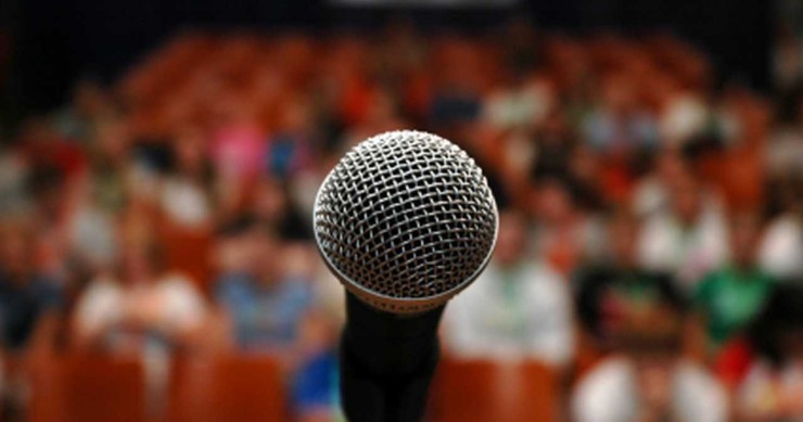 ¿Sabes qué es la glosofobia? Es probable que la tengas y esté frenando tu carrera profesional