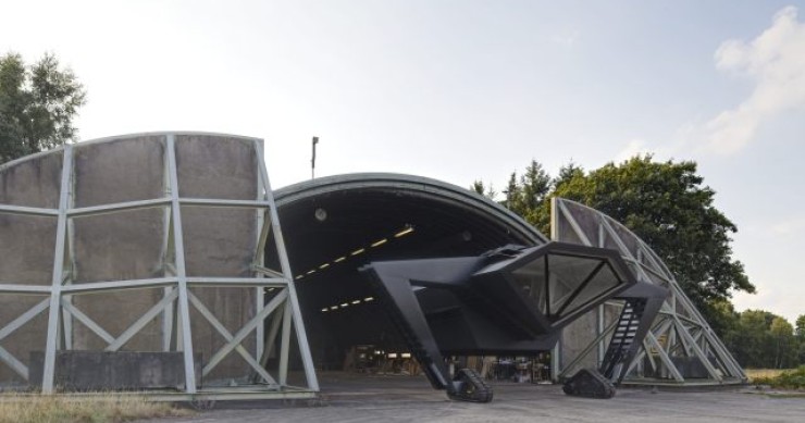 Así se convierte un hangar secreto de la ‘Guerra Fría’ en una moderna oficina futurista (fotos)