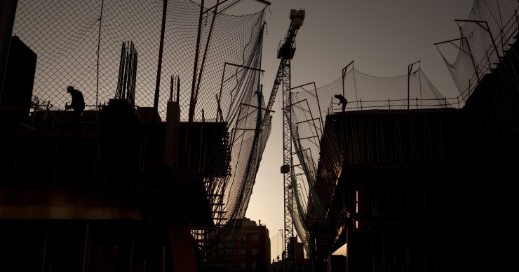 La construcción en España sigue mejorando, mientras se contrae en Europa