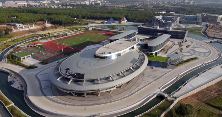 Un empresario chino invierte seis años y 145 millones de euros en construir una oficina con la forma de la nave ‘Enterprise’ de Star Trek