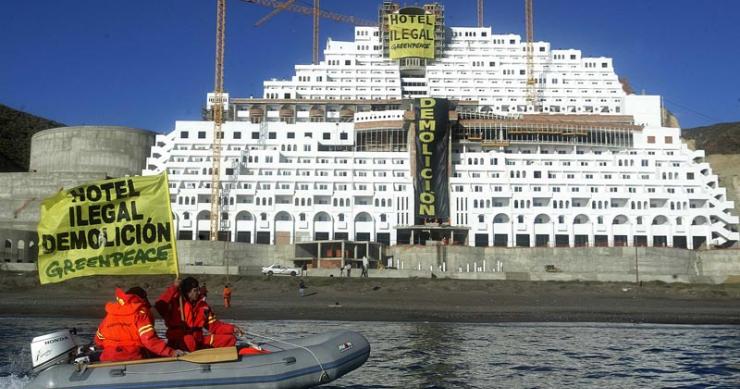 ¿Qué sucede cuando una construcción es declarada ilegal? Casi nunca ocurre nada, según los expertos