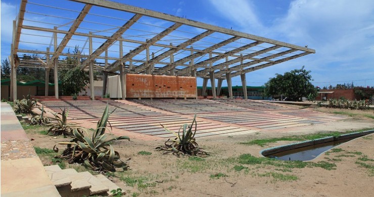 La belleza y decadencia de los cines perdidos de África