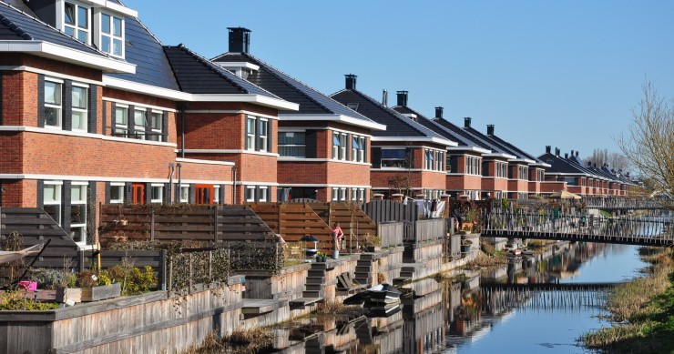 Esta casa es una ruina (energética): cómo hacer que una vivienda antigua sea autosuficiente y ahorrar 2.000 euros al año