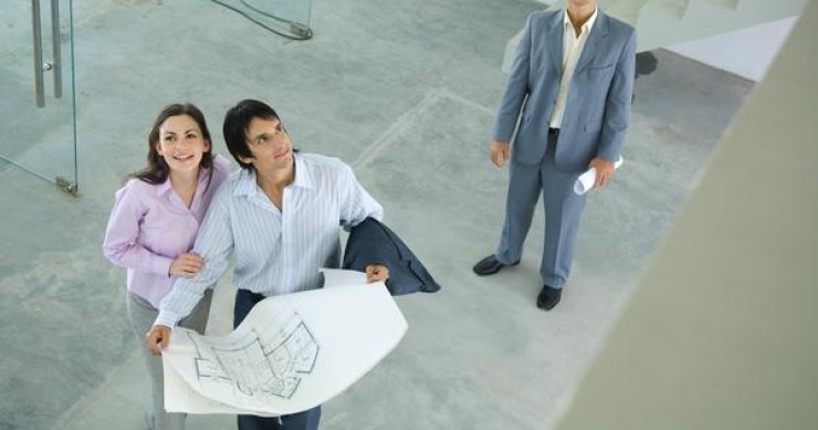 Los agentes inmobiliarios piden una nueva ley: “para manipular alimentos hace falta un carnet, para vender casas no” 