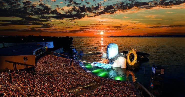 Un lago, una estación de tren o una mina: los ‘teatros’ de ópera más inusuales