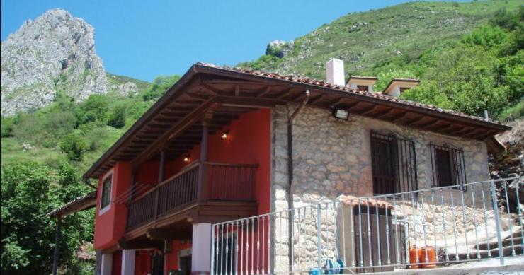 ¿Aún sin planes para el puente del Pilar? 15 casas rurales con vistas a la montaña