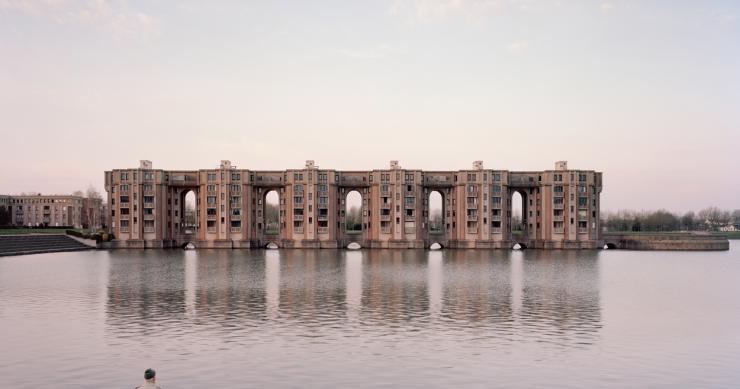 La decadente utopía futurista del arquitecto español Ricardo Bofill en París