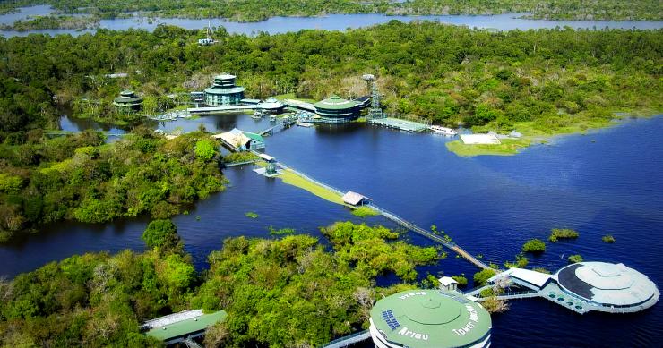 hotel en brasil sobre el rio amazonas
