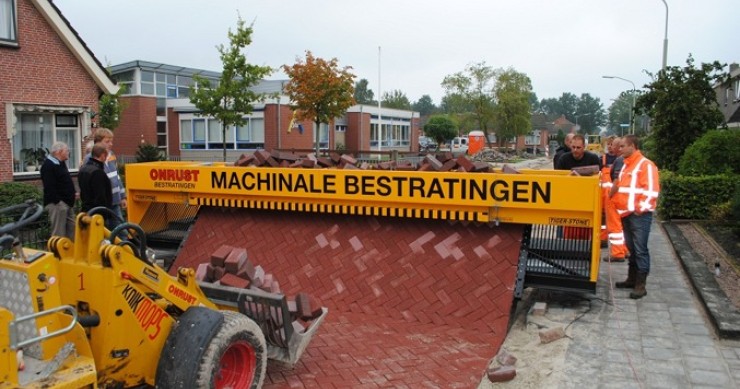 La máquina capaz de pavimentar el suelo