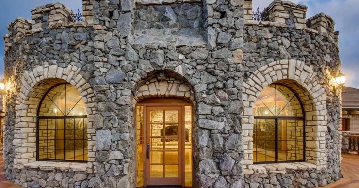 La fachada del castillo en venta