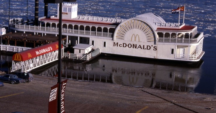 Un edificio McDonald's