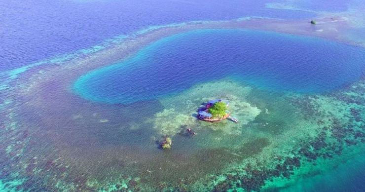 Isla perdida en medio del Caribe