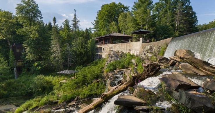 La casa de ensueño con cascada