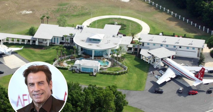 Pista de aterrizaje, cinco aviones y piscina: así es la casa de John Travolta en Florida