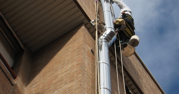 Si monto un bar o restaurante, ¿necesito la autorización de todos los vecinos para instalar la salida de humos?