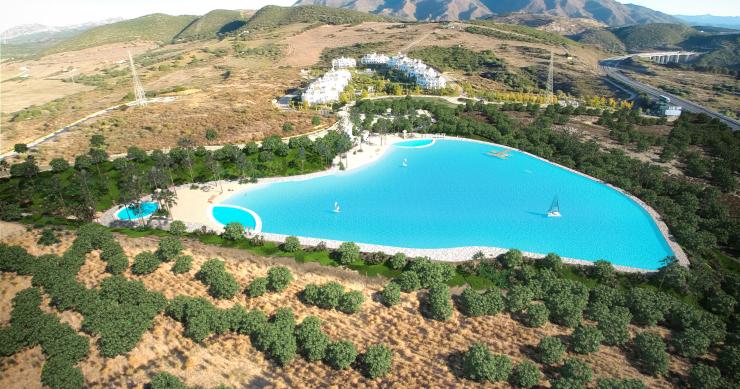 Olvídate de las típicas piscinas de hotel… llegan las lagunas artificiales