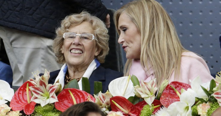 La alcaldesa de Madrid, Manuela Carmena, y la presidenta de la CAM, Cristina Cifuentes