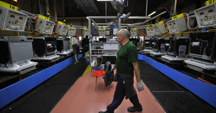 Los españoles cobran casi 7 euros menos por hora trabajada que la media de la UE