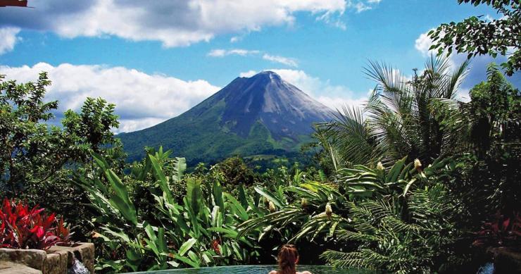 Hoteles con encanto: un paraíso a los pies de un volcán en Costa Rica