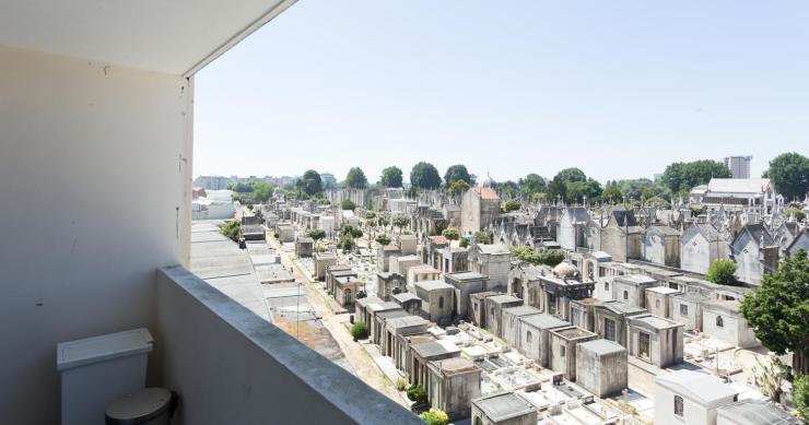 Una habitación con vistas: ¿cuánto pagarías por vivir frente a un cementerio?