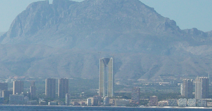 Sareb cerca de adjudicarse el rascacielos de Benidorm, el segundo edificio residencial más alto de Europa