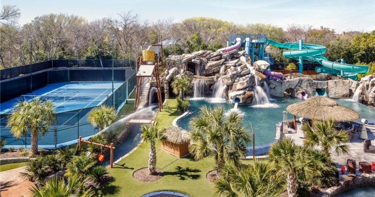 La casa más divertida del mundo: tiene parque acuático, bolera y cancha de baloncesto