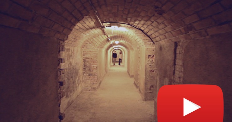 Paseo por el refugio de la Guerra Civil escondido bajo un centenario colegio de Madrid