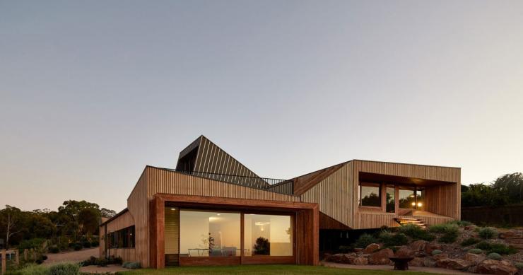 Casas de ensueño: esta contemporánea casa de madera no es como te la imaginas