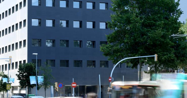 Santander vende un edificio de oficinas nuevo en Barcelona a un family office catalán