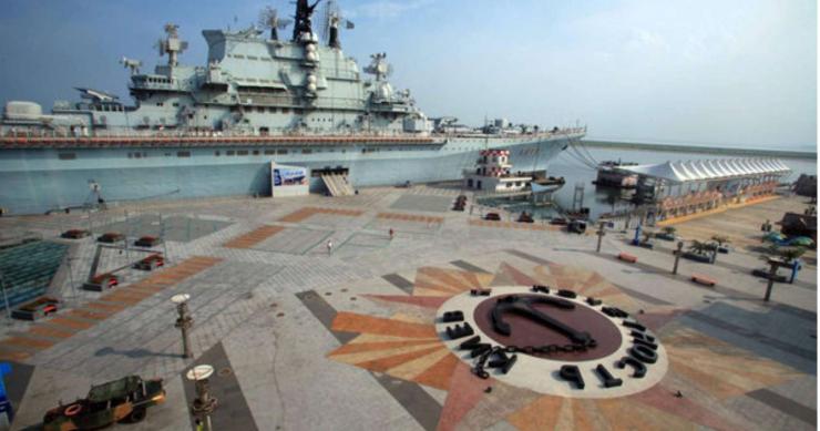 Hoteles con encanto: vacaciones de lujo en un portaaviones de la era soviética