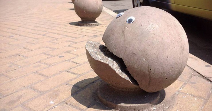 ‘Eyebombing’ o cómo humanizar el mobiliario urbano poniéndole ojos saltones