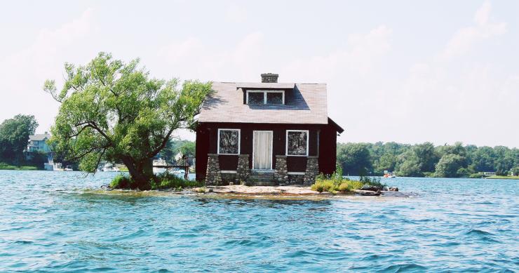 El sorprendente paraíso de 1.800 islas entre EEUU y Canadá… y sus espectaculares casas