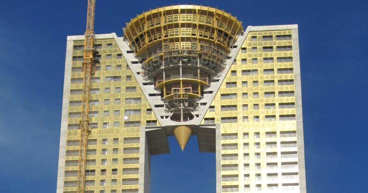 Revés judicial para Sareb: se alarga el proceso de adjudicación del rascacielos InTempo de Benidorm