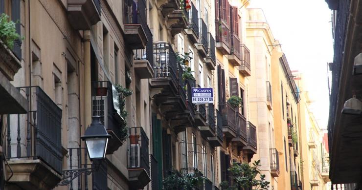 Barcelona destinará 5 millones a rehabilitar viviendas a cambio de congelar el precio del alquiler