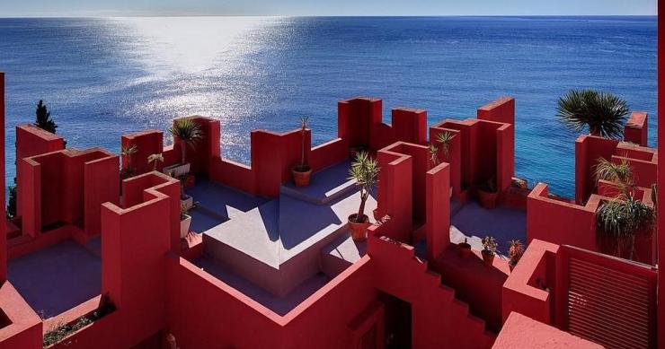 Rosa ‘millennial’ y arcoiris: a qué se debe la pasión de Instagram por los edificios cursis