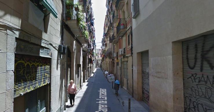 El Ayuntamiento de Barcelona compite contra inversores por las fincas del casco antiguo