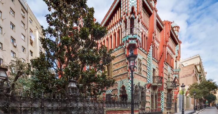 La primera gran obra de Gaudí abre sus puertas en menos de dos meses